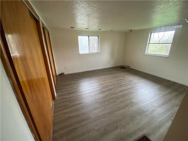 Building Photo - 168 Talbott Dr
