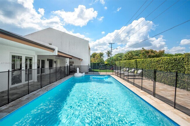 Building Photo - 5901 SW 56th Terrace