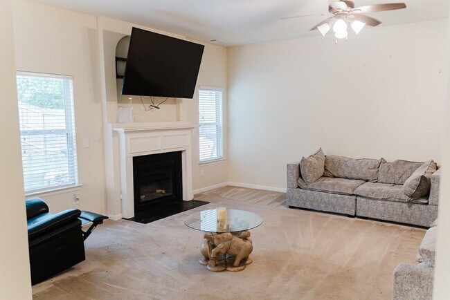 Building Photo - 3830 Kittery Point SW