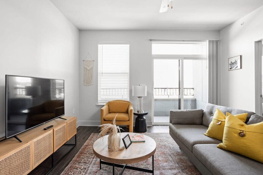 Primary Photo - 8506 Westfield Blvd