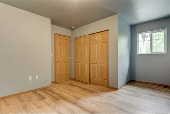 Building Photo - Beautiful Town House in Olympia