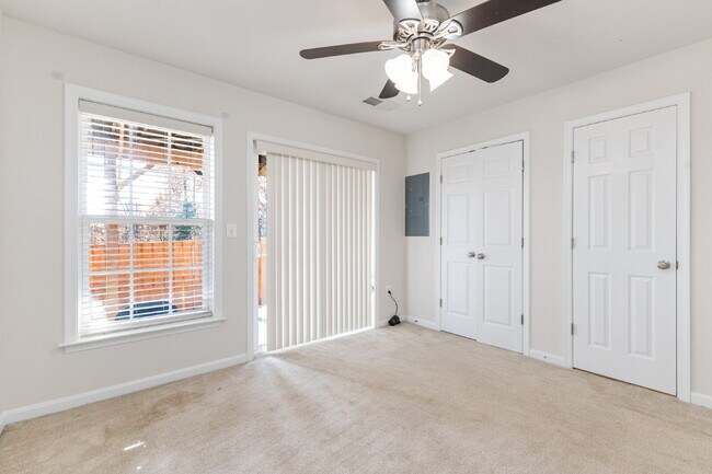 Building Photo - This beautiful townhouse has everything you need in a dream home.