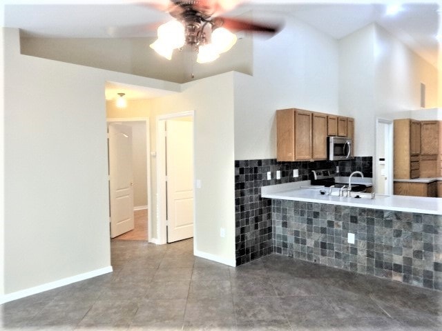 Building Photo - 12826 Lake Vista Dr
