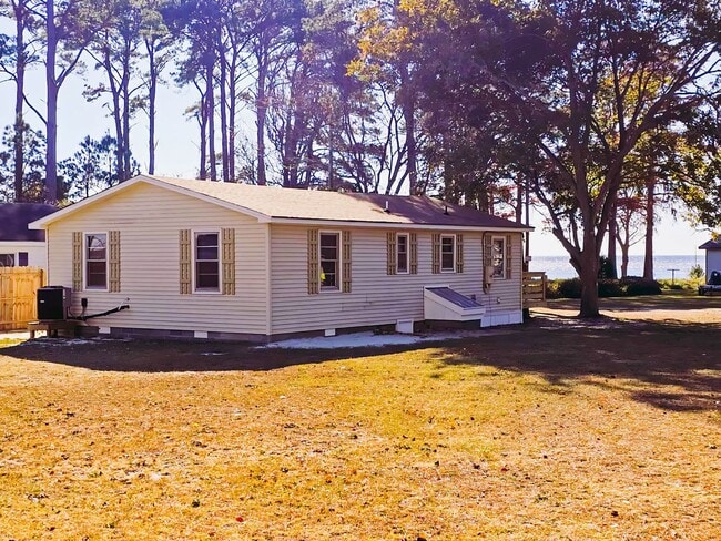 Building Photo - 2 Bedroom 1 Bath Home in Jarvisburg $1975/mo