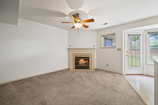 Building Photo - 3203 Gateway Cir
