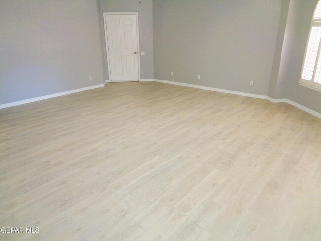 Building Photo - 2120 Greenlee Dr