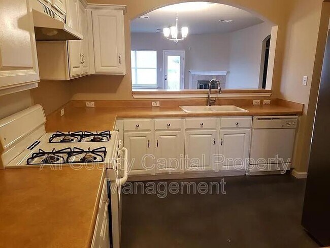 Building Photo - 133 Ashwood N