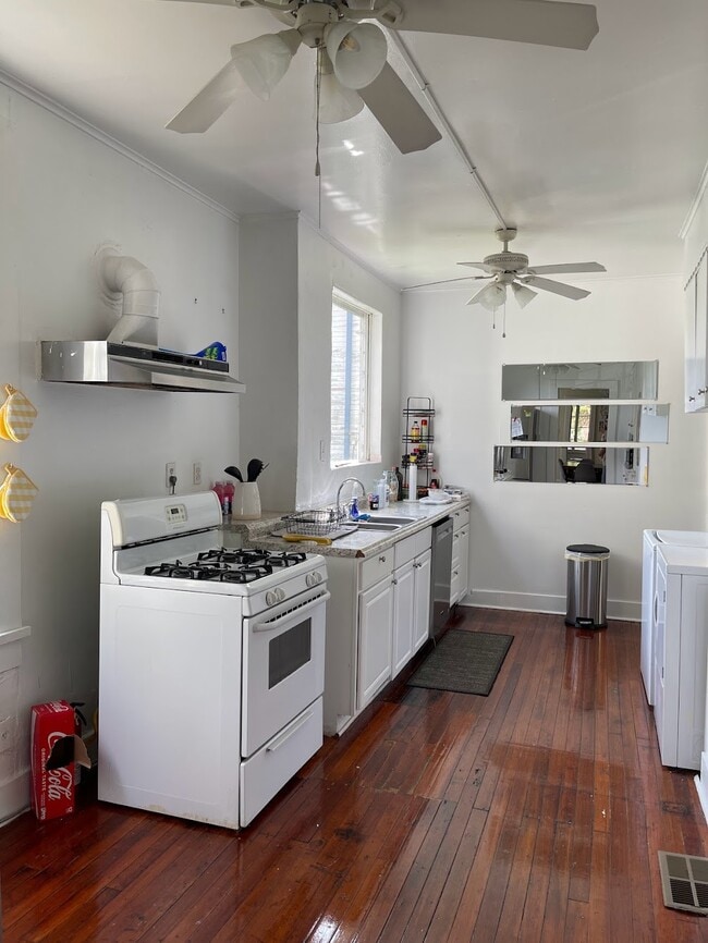 Building Photo - 7810 Saint Charles Ave