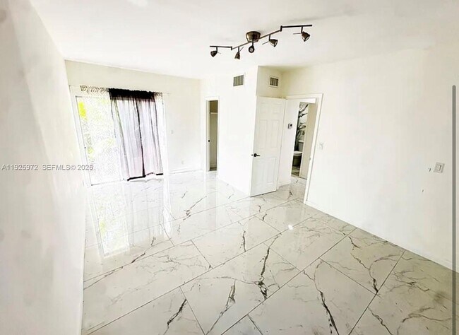 Building Photo - 2646 Polk St