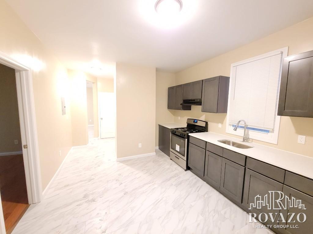 Building Photo - 384 21st St