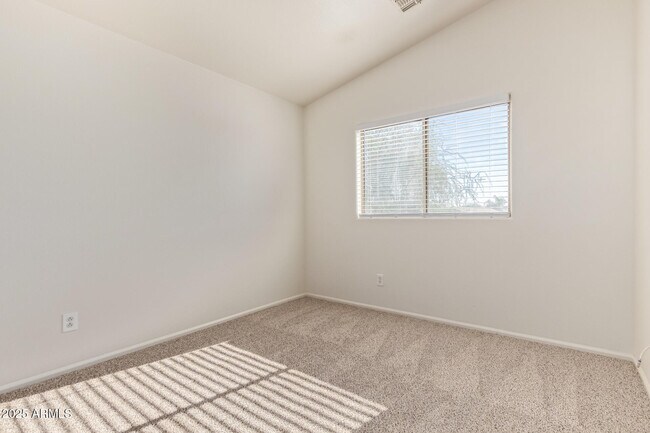 Building Photo - 2432 W Blue Sky Dr