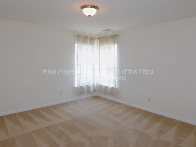 Building Photo - 1017 Hawick Dr