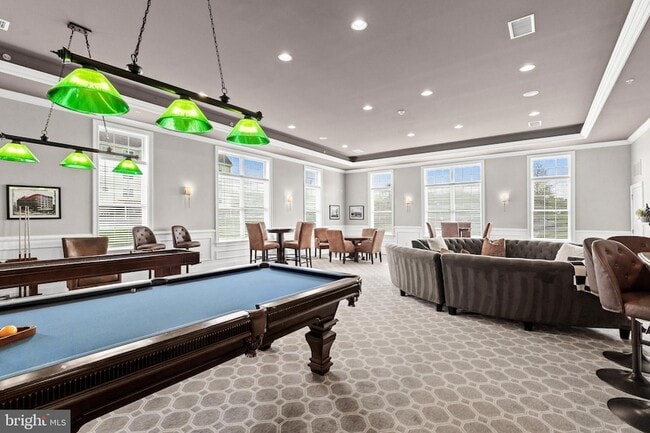 Building Photo - 2022 Crescent Wy