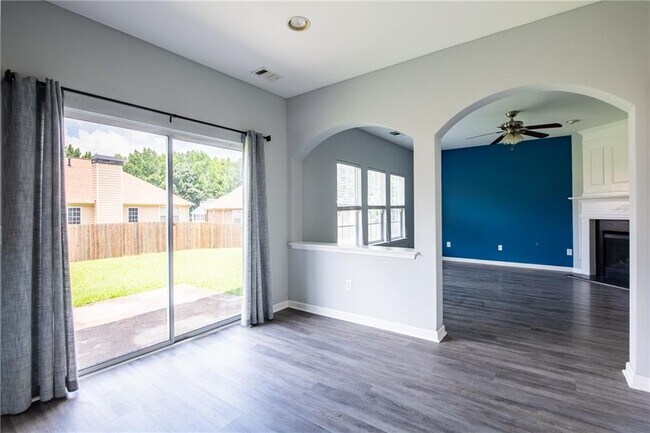 Building Photo - 7702 Parkside Dr