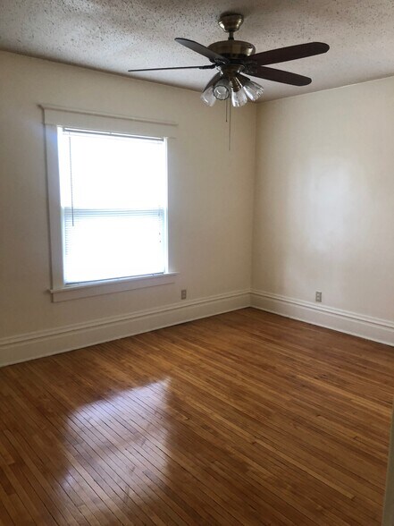 Bedroom - 1815 W Bradley Ave