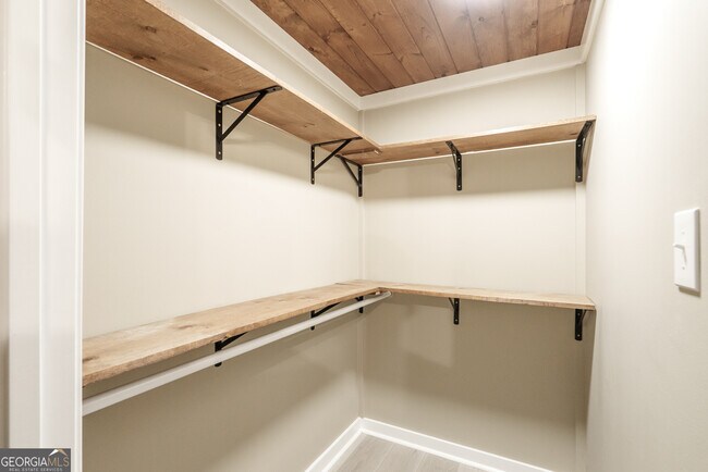 Building Photo - 1121 Prospect Rd