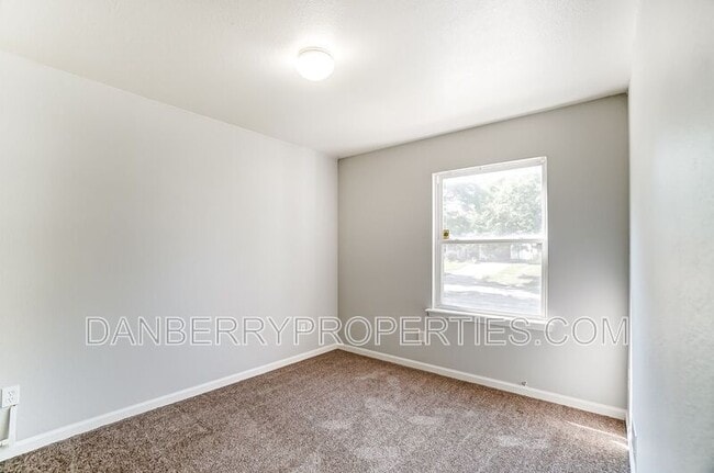 Building Photo - 3660 Willow Run Dr