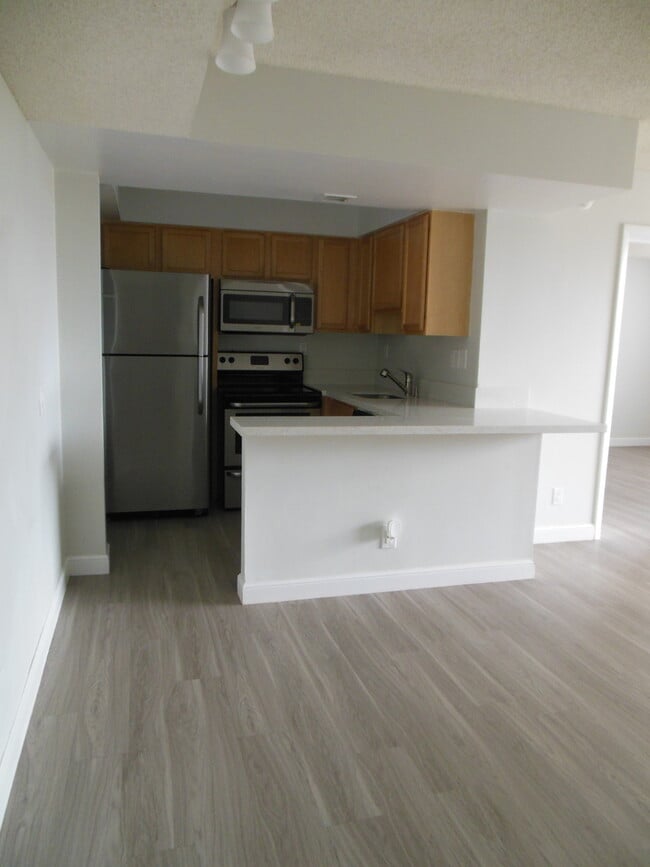 Building Photo - TWO BEDROOM TWO BATHROOM! WATERFRONT COMMUNITY