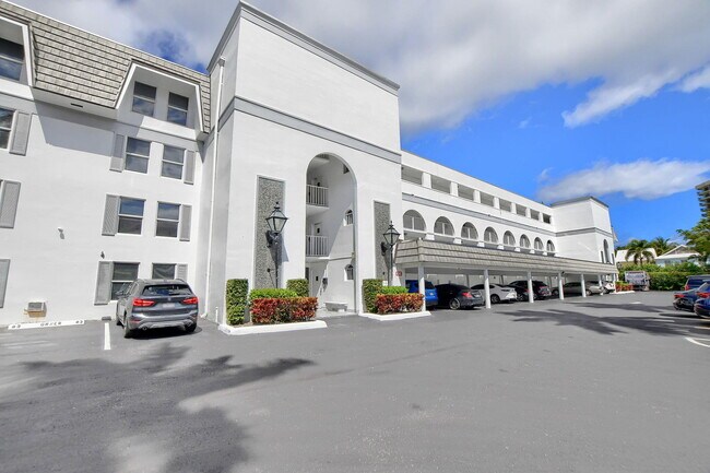 Building Photo - 200 W Camino Real