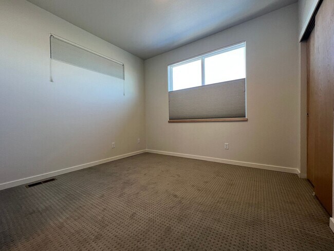 Building Photo - Modern 3B/4B Condo- Available June 10th