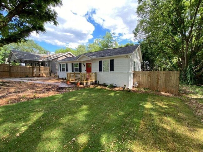 Building Photo - 1127 Dobbs Dr SE