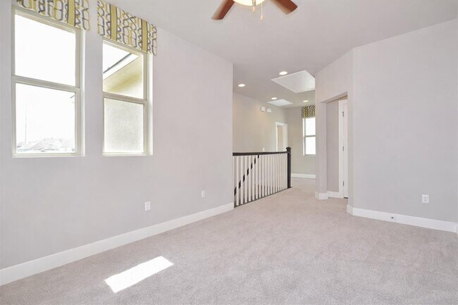 Building Photo - 1610 Arcilla St