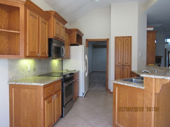 Building Photo - Pet Negotiable Upon Homeowner Approval!!