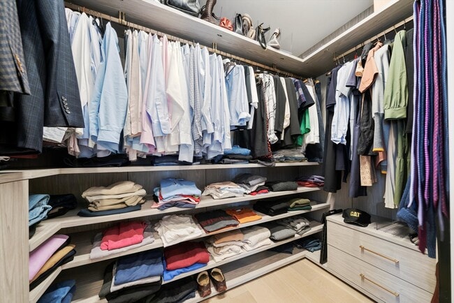 Building Photo - 366 W Superior St