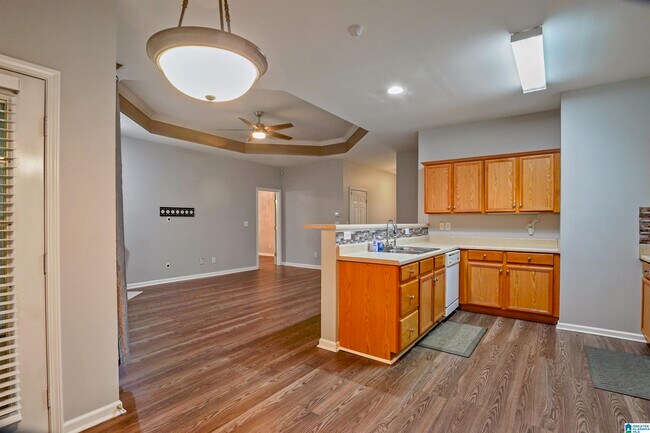 Building Photo - 560 Summit Cir