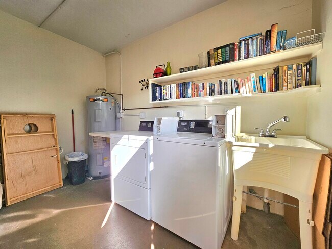 Building Photo - 3204 SE 11th St