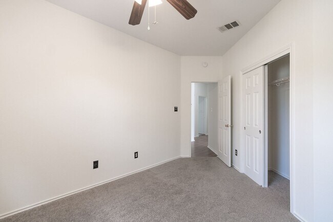 Building Photo - 702 Pampas Ricas Dr