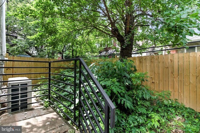 Building Photo - 22 N 53rd St