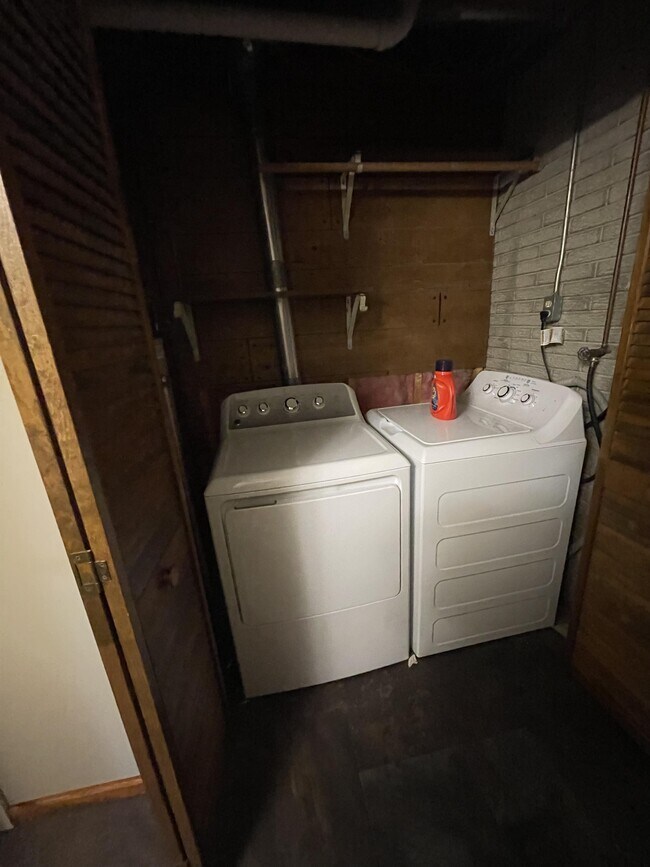 Building Photo - 964 Patricia Ann Dr