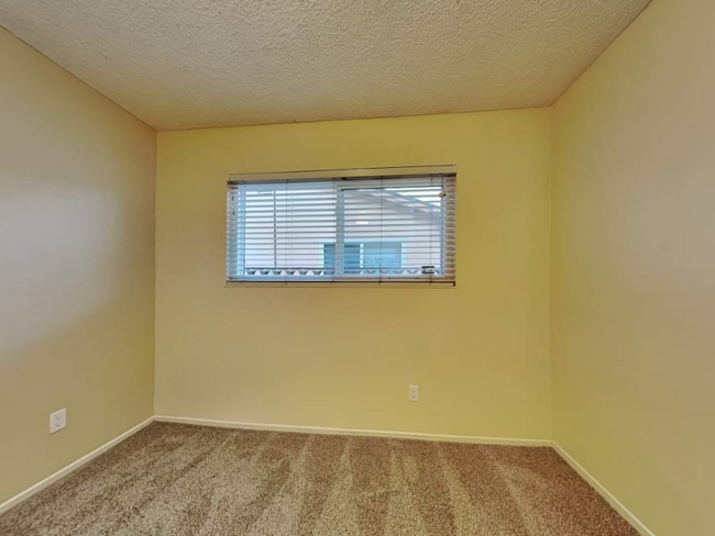 Building Photo - 784 E Turmont St