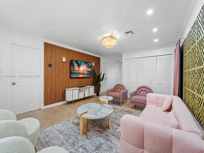 Building Photo - 1761 NE 52nd St