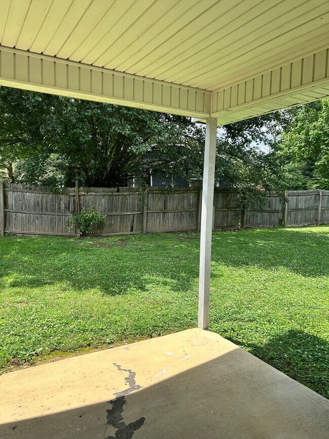 Building Photo - Charming 2 Bed, 1 Bath, 1 Car Garage, Covered Patio in Private Neighborhood!