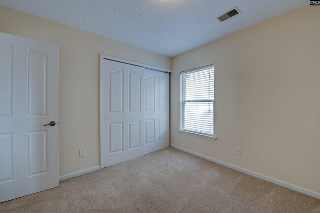 Building Photo - 104 Pepper Grass Dr