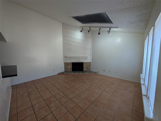 Building Photo - 8560 Park Ln