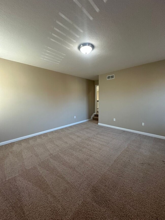 Building Photo - Lakes of Worthington