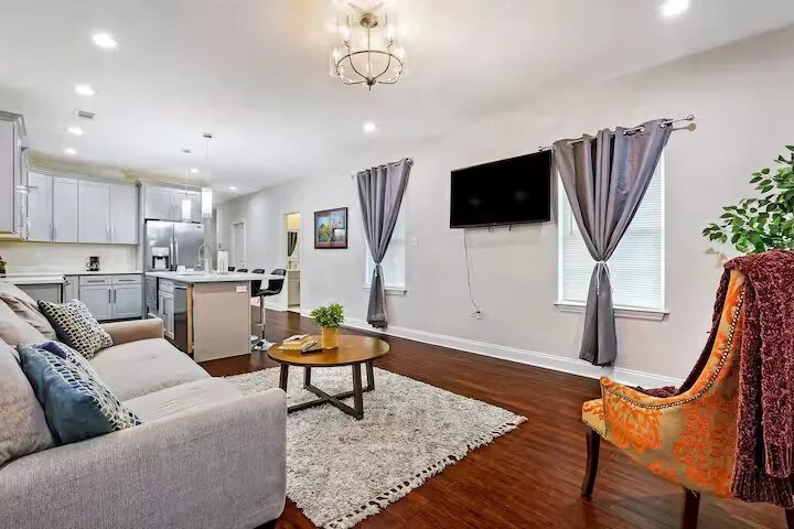 Building Photo - 1300 St Bernard Ave