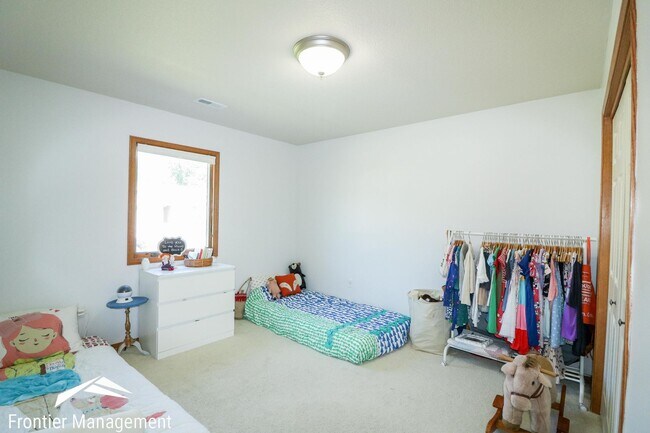 Building Photo - 416 Stone Grove Dr