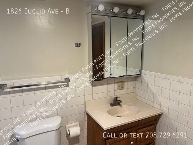 Building Photo - Spacious one bedroom apartment