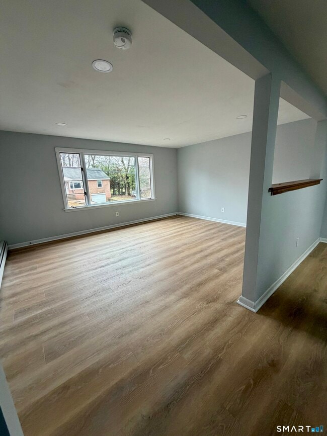 Building Photo - 164 Sycamore St