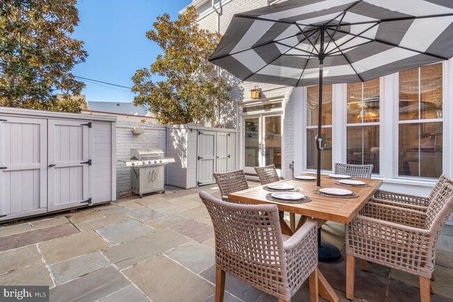 Building Photo - 128 Queen St