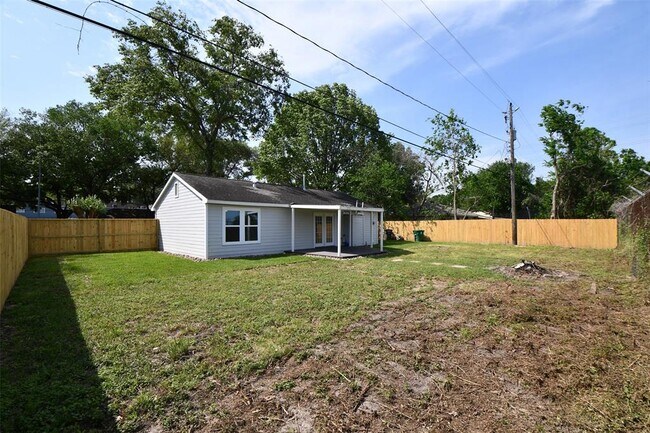 Building Photo - 10946 Fullerton Dr