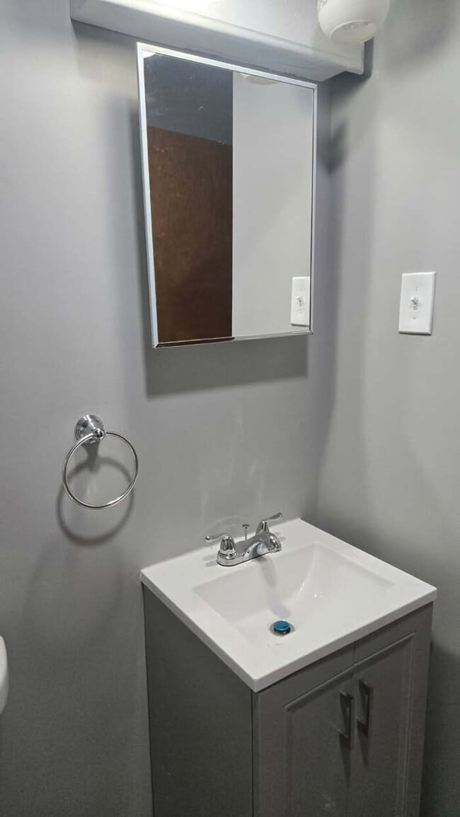 Building Photo - 50% discount on first month's rent with approved application