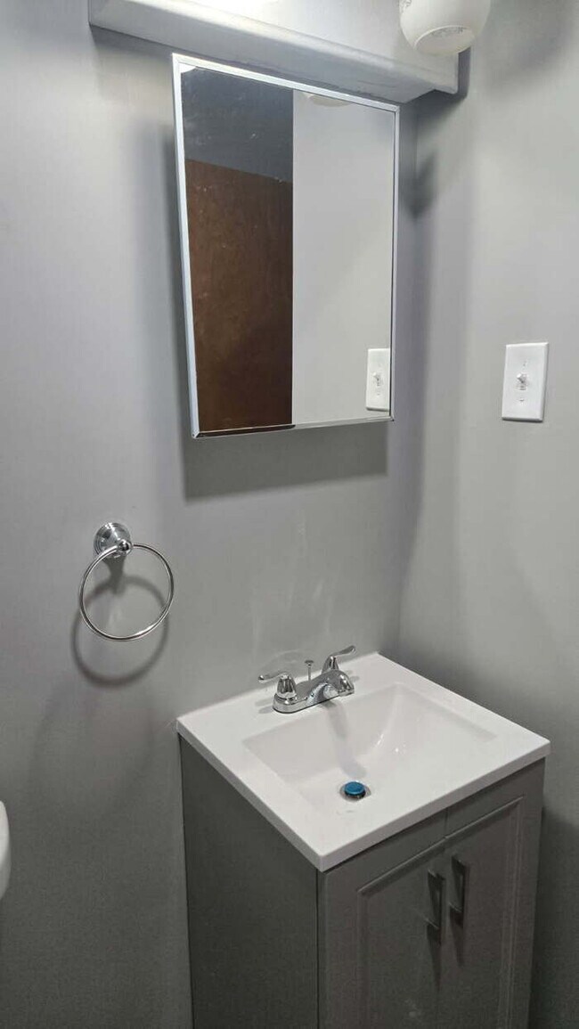 Building Photo - Newly Rehabbed home