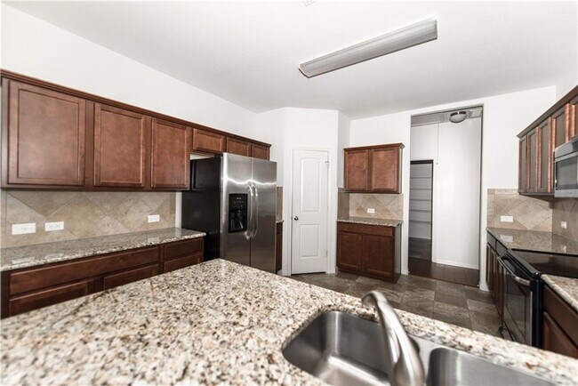 Building Photo - 708 Pinnacle Dr