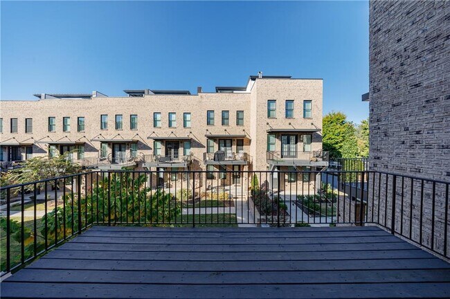 Building Photo - 1032 Robert Smalls Wy