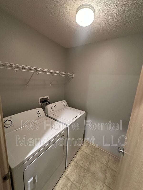 Building Photo - 4545 NE 83rd St